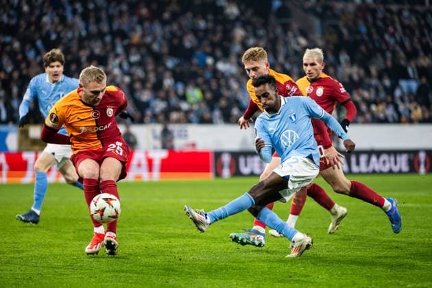 241212 Victor Nelsson of Galatasaray and Taha Ali of Malmö FF during the UEFA Europa League football match between Malmö FF and Galatasaray on December 12, 2024 in Malmö Photo Petter Arvidson BILDBYRAN kod PA PA0940 fotboll football soccer fotball uefa europa league europa league malmö ff galatasaray bbeng  Copyright: PETTERxARVIDSON BB241212PA139