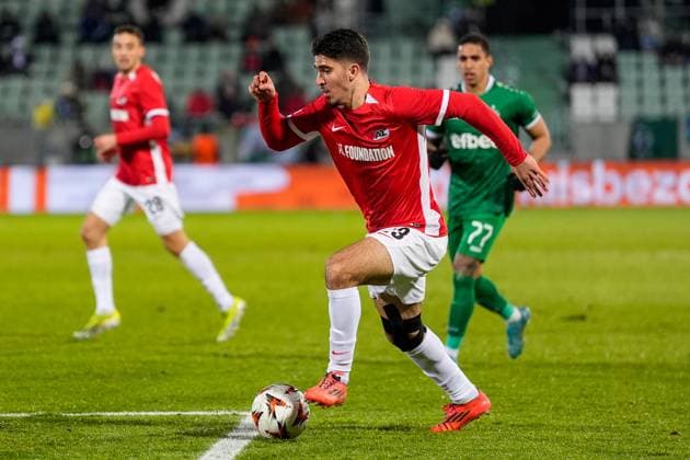 2024-12-12 Ludogorets v AZ Alkmaar - UEFA Europa League 2024 25 League Phase MD6 RAZGRAD, BULGARIA - DECEMBER 12: Mayckel Lahdo of AZ runs with the ball during a UEFA Europa League 2024 25 League Phase MD6 match between Ludogorets and AZ Alkmaar at Huvepharma Arena on December 12, 2024 in Razgrad, Bulgaria. Razgrad Huvepharma Arena Bulgaria Content not available for redistribution in The Netherlands directly or indirectly through any third parties. Copyright: xEdxvanxdexPolx