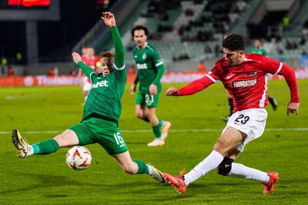 2024-12-12 Ludogorets v AZ Alkmaar - UEFA Europa League 2024 25 League Phase MD6 RAZGRAD, BULGARIA - DECEMBER 12: Mayckel Lahdo of AZ takes a shot, Aslak Fonn Witry of Ludogorets tries to block during a UEFA Europa League 2024 25 League Phase MD6 match between Ludogorets and AZ Alkmaar at Huvepharma Arena on December 12, 2024 in Razgrad, Bulgaria. Razgrad Huvepharma Arena Bulgaria Content not available for redistribution in The Netherlands directly or indirectly through any third parties. Copyright: xEdxvanxdexPolx