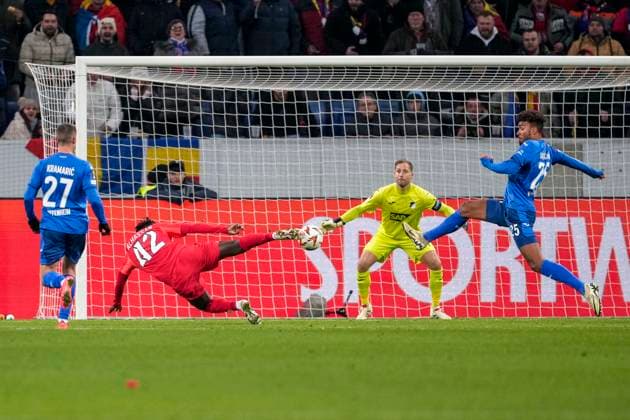 from left Andrej Kramaric Hoffenheim, 27 , Baba Alhassan FCSB Bucharest, 42 , Oliver Baumann Goalkeeper, Hoffenheim, 1 , Kevin Akpoguma Hoffenheim, 25 , action, action scene, in the penalty area, penalty area scene, shot on goal, shot on goal, Goal chance, Chance, 12 12 2024, Sinsheim Germany , Football, UEFA Europa League, Group stage, TSG 1899 Hoffenheim FCSB Bucharest, REGULATIONS PROHIBIT ANY USE OF PHOTOGRAPHS AS IMAGE SEQUENCES AND OR QUASI VIDEO xozx