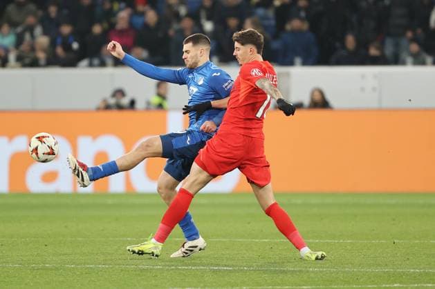 12 12 2024, xtvx, Football UEFA Europa League, TSG 1899 Hoffenheim FCSB Bucharest emspor, v l Zweikampf, Duell, duel, tackle, compete David Jurasek TSG 1899 Hoffenheim David Miculescu FC Steaua Bukarest DFL DFB REGULATIONS PROHIBIT ANY USE OF PHOTOGRAPHS as IMAGE SEQUENCES and or QUASI VIDEO Sinsheim