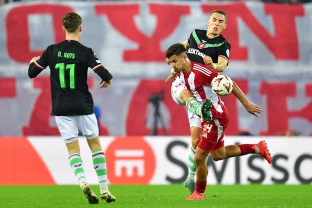 Athens, Georgios Karaiskakis Stadium , 12-12-2024 , season 2024 2025, Europa League during the match Olympiacos - Twente , FC Twente player Gustaf Lagerbielke and Olympiacos player Charalampos Kostoulas Olympiacos - Twente  x27000984x Copyright: