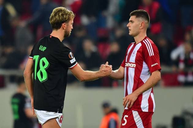 Athens, Georgios Karaiskakis Stadium , 12-12-2024 , season 2024 2025, Europa League during the match Olympiacos - Twente , FC Twente player Michel Vlap and Olympiacos player Lorenzo Pirola Olympiacos - Twente  x27001029x Copyright: