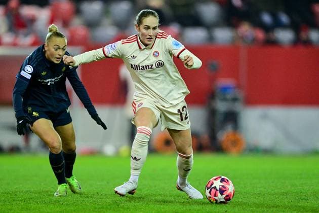 from left Hanna BENNISON Juventus Turin, 15 Sydney LOHMANN FC Bayern Munich, FCB, 12 in duel, duel, tackle, dynamics, action, action, 12 12 2024, Munich Germany , Football, UEFA Womens Champions League, Group C, FC Bayern Munich Juventus Turin xslx
