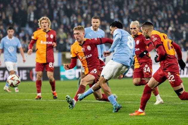 241212 Sergio Pena of Malmö FF scores the 2 2 goal during the UEFA Europa League football match between Malmö FF and Galatasaray on December 12, 2024 in Malmö Photo Petter Arvidson BILDBYRAN kod PA PA0940 fotboll football soccer fotball uefa europa league europa league malmö ff galatasaray bbeng jubel  Copyright: PETTERxARVIDSON BB241212PA168