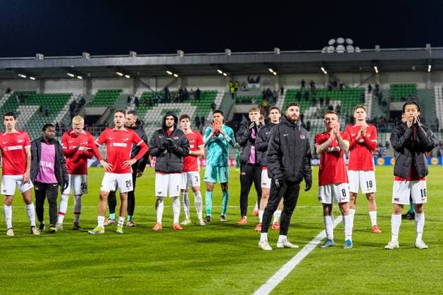 2024-12-12 Ludogorets v AZ Alkmaar - UEFA Europa League 2024 25 League Phase MD6 RAZGRAD, BULGARIA - DECEMBER 12: Alexandre Penetra of AZ, Mexx Meerdink of AZ, Jordy Clasie of AZ, Troy Parrott of AZ, Wouter Goes of AZ, Goalkeeper Rome-Jayden Owuso-Oduro of AZ, David Moller Wolfe of AZ, Seiya Maikuma of AZ, Ruben Van Bommel of AZ thanking fans for their support during a UEFA Europa League 2024 25 League Phase MD6 match between Ludogorets and AZ Alkmaar at Huvepharma Arena on December 12, 2024 in Razgrad, Bulgaria. Razgrad Huvepharma Arena Bulgaria Content not available for redistribution in The Netherlands directly or indirectly through any third parties. Copyright: xEdxvanxdexPolx