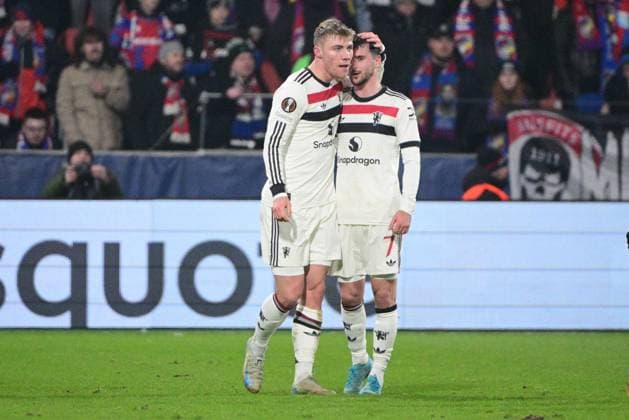 Rasmus Hojlund, left, and Mason Mount of Manchester after the football Europa League 6th round match Viktoria Plzen vs Manchester United, ManU in Pilsen, Czech Republic, December 12, 2024. (CTKxPhoto MichalxKamaryt) CTKPhotoP2024121207943  CTKPhotoP2024121207943