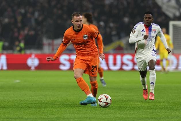 2024 12 12 6 Matchday UEFA Europa League Olympique Lyonnais Eintracht Frankfurt v l , Mario Götze Eintracht Frankfurt , Ernest Nuamah Olympique Lyonnais DFL REGULATIONS PROHIBIT ANY USE OF PHOTOGRAPHS AS IMAGE SEQUENCES AND OR QUASI VIDEO Copyright: JoaquimxFerreira