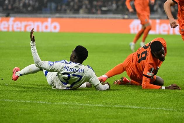 12 12 2024, xjhx, Football UEFA Europa League, Olympique Lyon Eintracht Frankfurt emspor, v l Foul by Niels Nkounkou Eintracht Frankfurt on Ernest Nuamah Olympique Lyon Zweikampf, Aktion, action, battle for the ball DFL DFB REGULATIONS PROHIBIT ANY USE OF PHOTOGRAPHS as IMAGE SEQUENCES and or QUASI VIDEO Lyon