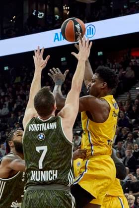 EuroLeague Basketball, FC Bayern Munich Basketball vs Maccabi Playtika Tel Aviv, Munich FC Bayern Basketball, Tel Aviv Maccabi Playtika, 2024 12 12 in Munich SAP Garden HOARD JAYLEN Maccabi Playtika Tel Aviv MTA01F , VOIGTMANN Johannes FC Bayern Basketball FCBB07C sportworld Munich SAP Garden Bayern Germany
