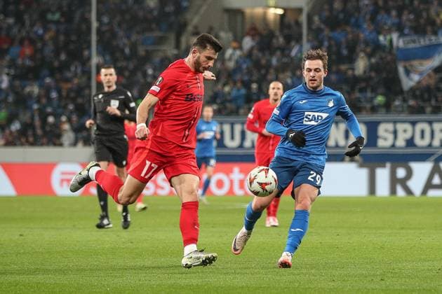Jacob Bruun Larsen TSG 1899 Hoffenheim, 29 vs Mihai Popescu FCSB Bucharest, 17 , TSG 1899 Hoffenheim vs FCSB Bucharest, Football, UEFA Europa League, Matchday 6, 2024 2025, 12 12 2024, TSG 1899 Hoffenheim vs FCSB Bucharest, Football, UEFA Europa League, Matchday 6, 2024 2025, 12 12 2024 Sinsheim Copyright: xEibner-Pressefoto JanxPrihodax EP_JPA