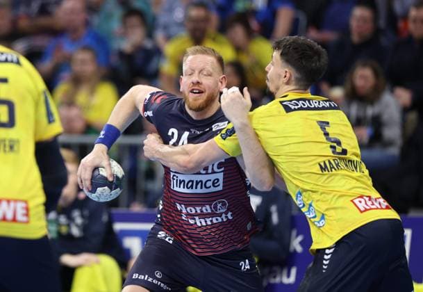 Sport Themen der Woche KW50 Jim Gottfridsson (SG Flensburg-Handewitt, 24) mit ball gegen Ivan Martinovic (Rhein-Neckar Loewen, 5) Rhein-Neckar Loewen vs SG Flensburg-Handewitt, Handball, 1. Liga, HBL, Spielzeit 2024 2025, 14. Spieltag, 12.12.2024 Rhein-Neckar Loewen vs SG Flensburg-Handewitt, Handball, 1. Liga, HBL, Spielzeit 2024 2025, 14. Spieltag, 12.12.2024 Mannheim *** Jim Gottfridsson SG Flensburg Handewitt, 24 with ball against Ivan Martinovic Rhein Neckar Loewen, 5 Rhein Neckar Loewen vs SG Flensburg Handewitt, Handball, 1 League, HBL, Season 2024 2025, Matchday 14, 12 12 2024 Rhein Neckar Loewen vs SG Flensburg Handewitt, Handball, 1 League, HBL, Season 2024 2025, Matchday 14, 12 12 2024 Mannheim Copyright: xEibner-Pressefoto AchimxKunetkax EP_AKA
