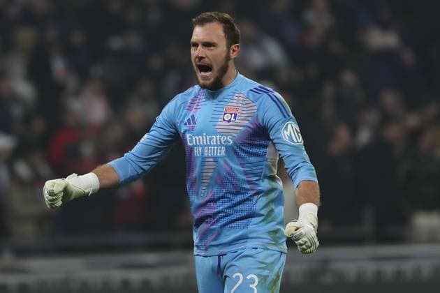 2024 12 12 6 Matchday UEFA Europa League Olympique Lyonnais Eintracht Frankfurt v l , Goalkeeper, Goalkeeper Lucas Perri Olympique Lyonnais Torjubel, Goal celebration, celebrate the goal DFL REGULATIONS PROHIBIT ANY USE OF PHOTOGRAPHS AS IMAGE SEQUENCES AND OR QUASI VIDEO Copyright: JoaquimxFerreira