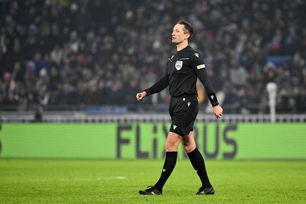 12 12 2024, xjhx, Football UEFA Europa League, Olympique Lyon Eintracht Frankfurt emspor, v l Referee Referee Andris Treimanis Latvia DFL DFB REGULATIONS PROHIBIT ANY USE OF PHOTOGRAPHS as IMAGE SEQUENCES and or QUASI VIDEO Lyon