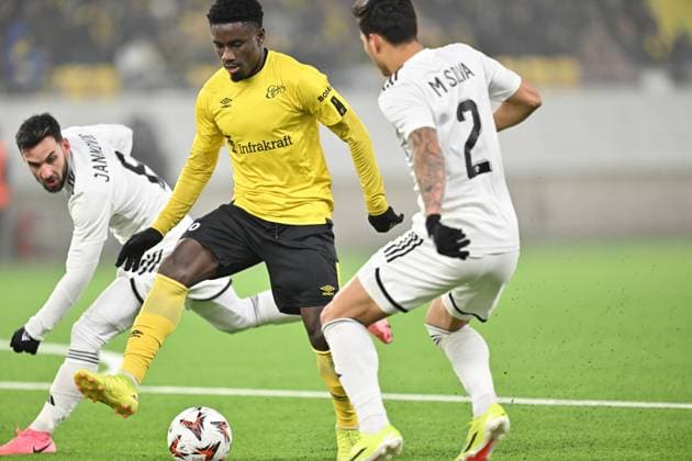 BORAS, SWEDEN 20241212 Elfsborgs Michael Baidoo center and Qarabags Marko Jankovic 8, left and Matheus Silva in action during the UEFA Europa League soccer match between IF Elfsborg and Qarabag FK at Boras Arena, in Boras, Sweden, on Dec 12, 2024 BORAS SWEDEN x9200x  Copyright: xBjörnxLarssonxRosvall TTx SOCCER EUROPA LEAGUE ELFSBORG-QARABAG