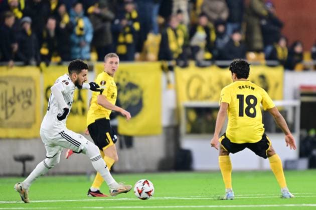 BORAS, SWEDEN 20241212 Qarabags Abdellah Zoubir and Elsborgs Ahmed Qasem 18 during Thursdays Europe League soccer match between IF Elfsborg and Qarabag FK at Boras arena BORAS SWEDEN x9200x  Copyright: xBjörnxLarssonxRosvall TTx EUROPE LEAGUE ELFSBORG-QARABAG