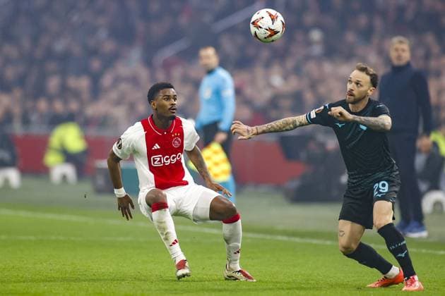 AMSTERDAM, 12-12-2024 , JohanCruyff Arena, Europa League Football, Ajax - Lazio Roma. Lazio Roma player Manuel Lazzari and Ajax player Jorrel Hato Ajax - Lazio Roma  x27001845x Copyright: