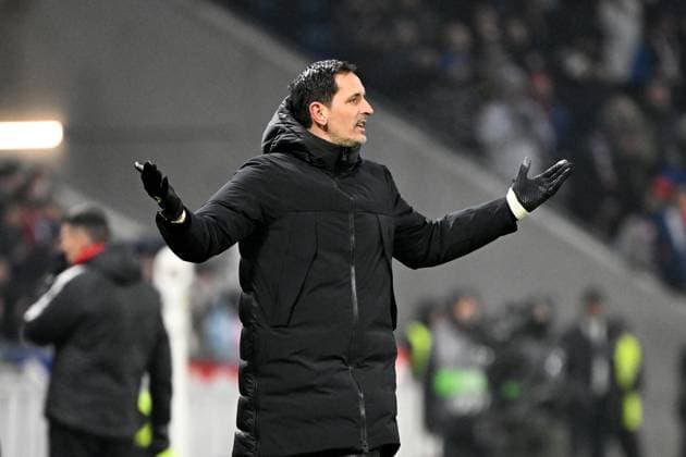 12 12 2024, xjhx, football UEFA Europa League, Olympique Lyon Eintracht Frankfurt emspor, v l coach Dino Toppmöller Toppmoeller Eintracht Frankfurt gives instructions, gesticulates, gesticulate with arms gives instructions, gesticulate DFL DFB REGULATIONS PROHIBIT ANY USE OF PHOTOGRAPHS as IMAGE SEQUENCES and or QUASI VIDEO Lyon