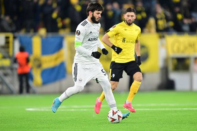 BORAS, SWEDEN 20241212 Qarabags Badavi Huseynov tv and Elsborgs Arber Zeneli during Thursdays Europe League soccer match between IF Elfsborg and Qarabag FK at Boras arena BORAS SWEDEN x9200x  Copyright: xBjörnxLarssonxRosvall TTx EUROPE LEAGUE ELFSBORG-QARABAG