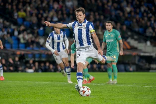 2024 25 UEFA Europa League Mikel Oyarzabal of Real Sociedad shoots and scores during the Europa League 2024 25 League Phase match between Real Sociedad and FC Dynamo Kyiv at Reale Arena. Donostia - San Sebastian. (Basque Country) December 12, 2024. (Gari Garaialde Bostok Photo) Donostia Gipuzkoa Spain Editorial Use Only  Copyright: xGarikoitzxGaraialdex xBostokxPhotox Bostok Photo GarixGaraialdex 0784846082st