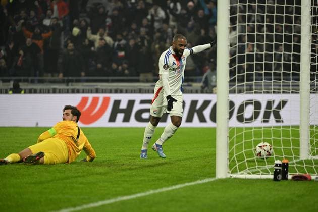 12 12 2024, xjhx, Football UEFA Europa League, Olympique Lyon Eintracht Frankfurt emspor, v l Kevin Trapp Eintracht Frankfurt Disappointed, sad, frustrated after the goal for 1 1 by Rayan Cherki Olympique Lyon Alexandre Lacazette Olympique Lyon DFL DFB REGULATIONS PROHIBIT ANY USE OF PHOTOGRAPHS as IMAGE SEQUENCES and or QUASI VIDEO Lyon