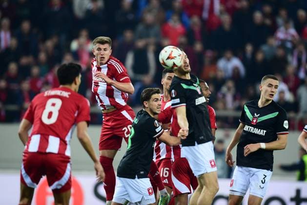Costinha of Olympiacos in action during the UEFA Europa League league phase matchday 6 soccer match between Olympiacos and Twente held at Stadium Georgios Karaiskakis in Piraeus, Greece, 12 December 2024. IMAGO ONE INCH PRODUCTIONS PIRAEUS Greece Copyright: xOnexInchxProductionsx 6406820