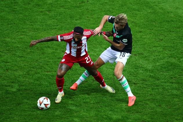 Rodinei of Olympiacos in action against Michel Vlap of Twente during the UEFA Europa League league phase matchday 6 soccer match between Olympiacos and Twente held at Stadium Georgios Karaiskakis in Piraeus, Greece, 12 December 2024. IMAGO ONE INCH PRODUCTIONS PIRAEUS Greece Copyright: xOnexInchxProductionsx 6406472