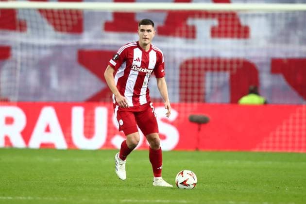 Lorenzo Pirola of Olympiacos in action during the UEFA Europa League league phase matchday 6 soccer match between Olympiacos and Twente held at Stadium Georgios Karaiskakis in Piraeus, Greece, 12 December 2024. IMAGO ONE INCH PRODUCTIONS PIRAEUS Greece Copyright: xOnexInchxProductionsx 6406485