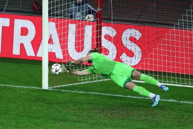 Lars Unnerstall goalkeeper of Twente in action during the UEFA Europa League league phase matchday 6 soccer match between Olympiacos and Twente held at Stadium Georgios Karaiskakis in Piraeus, Greece, 12 December 2024. IMAGO ONE INCH PRODUCTIONS PIRAEUS Greece Copyright: xOnexInchxProductionsx 6406531