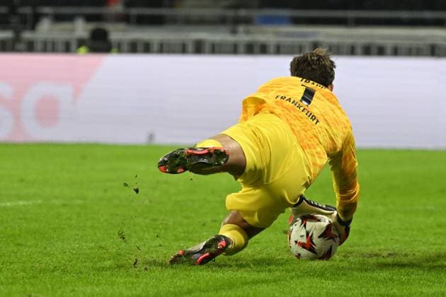 12 12 2024, xjhx, Football UEFA Europa League, Olympique Lyon Eintracht Frankfurt emspor, v l Kevin Trapp Eintracht Frankfurt DFL DFB REGULATIONS PROHIBIT ANY USE OF PHOTOGRAPHS as IMAGE SEQUENCES and or QUASI VIDEO Lyon