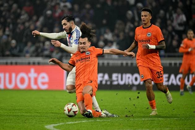 12 12 2024, xjhx, Football UEFA Europa League, Olympique Lyon Eintracht Frankfurt emspor, v l Rayan Cherki Olympique Lyon Arthur Theate Eintracht Frankfurt Zweikampf, action, action, battle for the ball DFL DFB REGULATIONS PROHIBIT ANY USE OF PHOTOGRAPHS as IMAGE SEQUENCES and or QUASI VIDEO Lyon