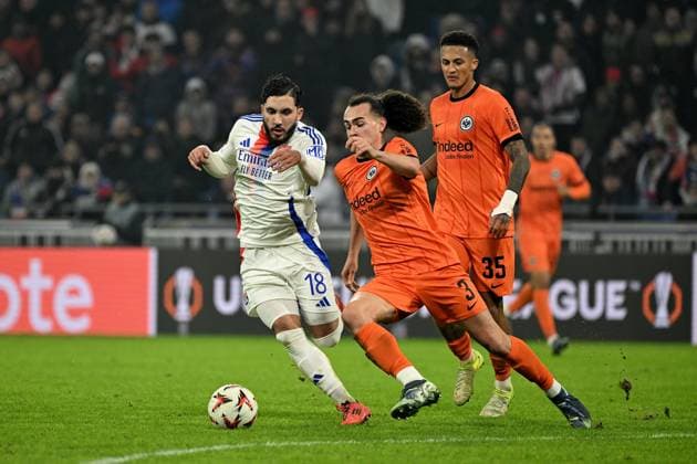 12 12 2024, xjhx, Football UEFA Europa League, Olympique Lyon Eintracht Frankfurt emspor, v l Rayan Cherki Olympique Lyon Arthur Theate Eintracht Frankfurt Zweikampf, action, action, battle for the ball DFL DFB REGULATIONS PROHIBIT ANY USE OF PHOTOGRAPHS as IMAGE SEQUENCES and or QUASI VIDEO Lyon