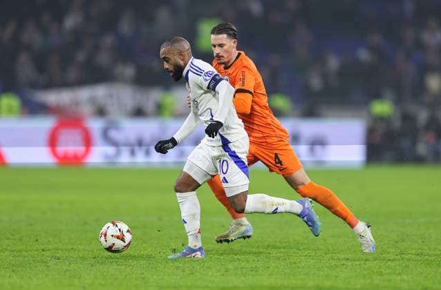 12 12 2024, Football UEFA Europa League, Olympique Lyon Eintracht Frankfurt, emonline, emspor, v l , Alexandre Lacazette Olympique Lyon , Robin Koch Eintracht Frankfurt DFL DFB REGULATIONS PROHIBIT ANY USE OF PHOTOGRAPHS AS IMAGE SEQUENCES AND OR QUASI VIDEO xdcx Copyright: HMBxMedia Claus