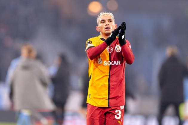 241212 Lucas Torreira of Galatasaray looks dejected after the UEFA Europa League football match between Malmö FF and Galatasaray on December 12, 2024 in Malmö Photo Jonas Ljungdahl BILDBYRAN COP 144 PA0940 fotboll football soccer fotball uefa europa league europa league malmö ff galatasaray bbeng  Copyright: JONASxLJUNGDAHL BB241212JO053