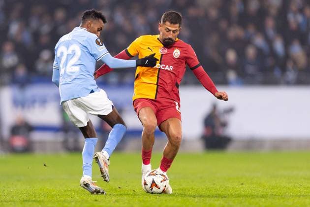 241212 Taha Ali of Malmö FF and Kerem Demirbay of Galatasaray during the UEFA Europa League football match between Malmö FF and Galatasaray on December 12, 2024 in Malmö Photo Jonas Ljungdahl BILDBYRAN COP 144 PA0940 fotboll football soccer fotball uefa europa league europa league malmö ff galatasaray bbeng  Copyright: JONASxLJUNGDAHL BB241212JO042
