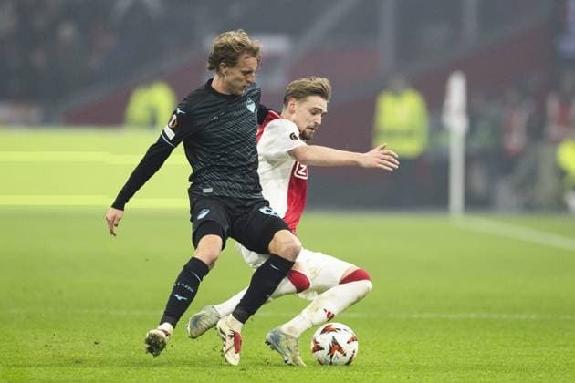 AMSTERDAM - (l-r) Nicolo Ravella of SS Lazio, Kenneth Taylor of Ajax during the UEFA Europa League match between AFC Ajax Amsterdam and SS Lazio Roma at the Johan Cruijff ArenA on Dec. 12, 2024 in Amsterdam, Netherlands. ANP KOEN VAN WEEL UEFA Europa League 2024 25 League Phase MD6 2024 25 xVIxANPxSportx xxANPxIVx 515559680 originalFilename: 515559680.jpg