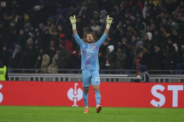 2024 12 12 6 Matchday UEFA Europa League Olympique Lyonnais Eintracht Frankfurt v l , Goalkeeper, Goalkeeper Lucas Perri Olympique Lyonnais Torjubel, Goal celebration, celebrate the goal DFL REGULATIONS PROHIBIT ANY USE OF PHOTOGRAPHS AS IMAGE SEQUENCES AND OR QUASI VIDEO Copyright: JoaquimxFerreira