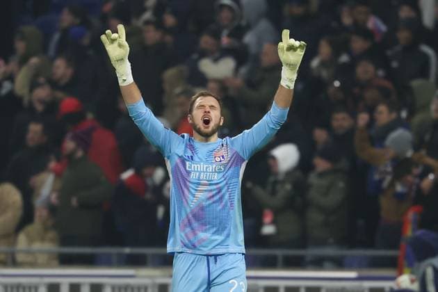 2024 12 12 6 Matchday UEFA Europa League Olympique Lyonnais Eintracht Frankfurt v l , Goalkeeper, Goalkeeper Lucas Perri Olympique Lyonnais Torjubel, Goal celebration, celebrate the goal DFL REGULATIONS PROHIBIT ANY USE OF PHOTOGRAPHS AS IMAGE SEQUENCES AND OR QUASI VIDEO Copyright: JoaquimxFerreira