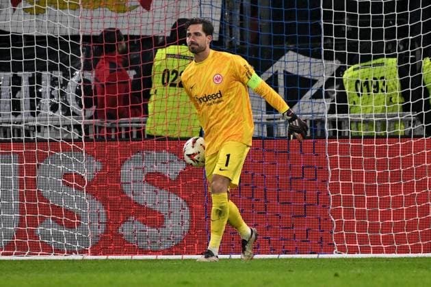 12 12 2024, xjhx, Football UEFA Europa League, Olympique Lyon Eintracht Frankfurt emspor, v l Kevin Trapp Eintracht Frankfurt after the goal to 2 1 by Malick Fofana Olympique Lyon DFL DFB REGULATIONS PROHIBIT ANY USE OF PHOTOGRAPHS as IMAGE SEQUENCES and or QUASI VIDEO Lyon