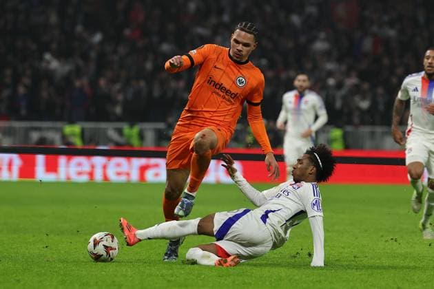 2024 12 12 6 Matchday UEFA Europa League Olympique Lyonnais Eintracht Frankfurt v l , Pharrell Nmandi Collins Eintracht Frankfurt , Malick Fofana Olympique Lyonnais Zweikampf, Action, Aktion, Battles for the Ball DFL REGULATIONS PROHIBIT ANY USE OF PHOTOGRAPHS AS IMAGE SEQUENCES AND OR QUASI VIDEO Copyright: JoaquimxFerreira