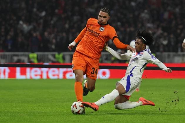 2024 12 12 6 Matchday UEFA Europa League Olympique Lyonnais Eintracht Frankfurt v l , Pharrell Nmandi Collins Eintracht Frankfurt , Malick Fofana Olympique Lyonnais Zweikampf, Action, Aktion, Battles for the Ball DFL REGULATIONS PROHIBIT ANY USE OF PHOTOGRAPHS AS IMAGE SEQUENCES AND OR QUASI VIDEO Copyright: JoaquimxFerreira