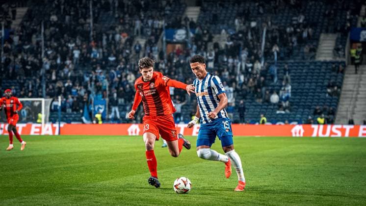 FC Porto vs FC Midjtjiland Danny Namaso do Futebol Clube do Porto no jogo para a Uefa Europe League (Fotografia por Smileshutter8 AvantSports) Copyright: xSmileShutter8 AvantSportsx