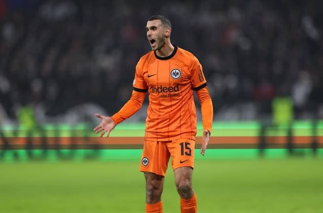 12 12 2024, Football UEFA Europa League, Olympique Lyon Eintracht Frankfurt, emonline, emspor, v l , Ellyes Skhiri Eintracht Frankfurt gives instructions, gesticulates, gesticulate with arms gives instructions, gesticulate DFL DFB REGULATIONS PROHIBIT ANY USE OF PHOTOGRAPHS AS IMAGE SEQUENCES AND OR QUASI VIDEO xdcx Copyright: HMBxMedia Claus