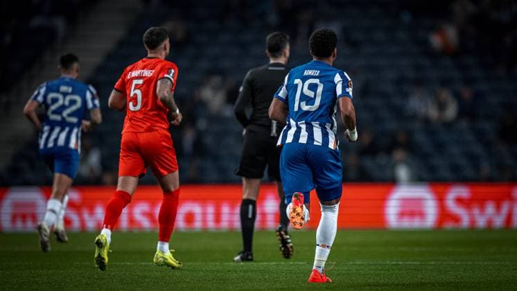 FC Porto vs FC Midjtjiland Danny Namaso do Futebol Clube do Porto no jogo para a Uefa Europe League (Fotografia por Smileshutter8 AvantSports) Copyright: xSmileShutter8 AvantSportsx