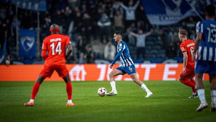 FC Porto vs FC Midjtjiland Stephen Eustaquio do Futebol Clube do Porto no jogo para a Uefa Europe League (Fotografia por Smileshutter8 AvantSports) Copyright: xSmileShutter8 AvantSportsx