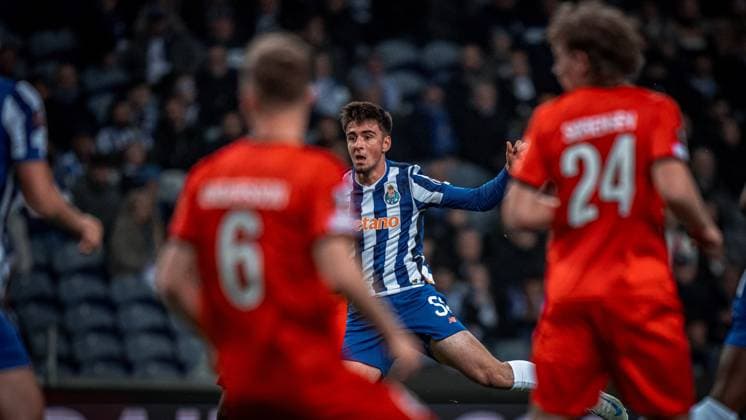 FC Porto vs FC Midjtjiland Martim Fernandes do Futebol Clube do Porto no jogo para a Uefa Europe League (Fotografia por Smileshutter8 AvantSports) Copyright: xSmileShutter8 AvantSportsx