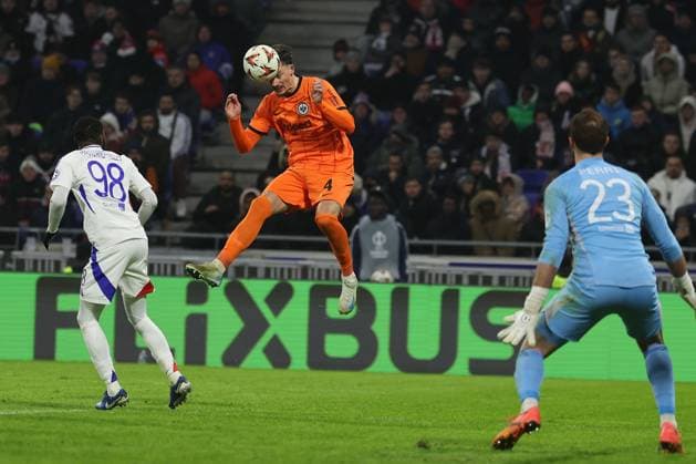 2024 12 12 6 Matchday UEFA Europa League Olympique Lyonnais Eintracht Frankfurt v l , Ainsley Maitland Niles Olympique Lyonnais , Robin Koch Eintracht Frankfurt Header, header duel, Goalkeeper, Goalkeeper Lucas Perri Olympique Lyonnais DFL REGULATIONS PROHIBIT ANY USE OF PHOTOGRAPHS AS IMAGE SEQUENCES AND OR QUASI VIDEO Copyright: JoaquimxFerreira
