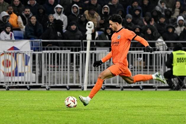 12 12 2024, xjhx, Football UEFA Europa League, Olympique Lyon Eintracht Frankfurt emspor, v l Omar Marmoush Eintracht Frankfurt Torschuetze, erzielt das Tor, Treffer, scores the goal 3 2 DFL DFB REGULATIONS PROHIBIT ANY USE OF PHOTOGRAPHS as IMAGE SEQUENCES and or QUASI VIDEO Lyon