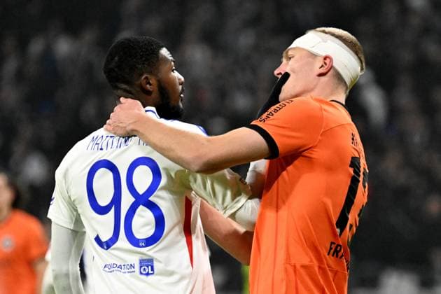 12 12 2024, xjhx, Football UEFA Europa League, Olympique Lyon Eintracht Frankfurt emspor, v l Ainsley Maitland Niles Olympique Lyon Rasmus Kristensen Eintracht Frankfurt DFL DFB REGULATIONS PROHIBIT ANY USE OF PHOTOGRAPHS as IMAGE SEQUENCES and or QUASI VIDEO Lyon