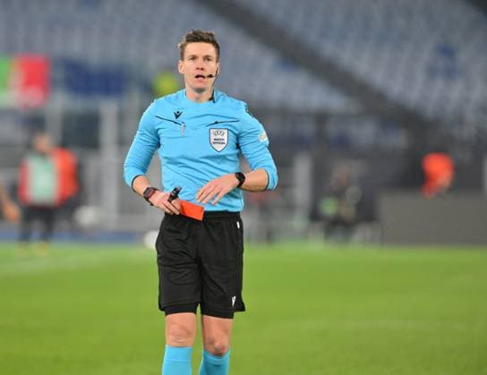 12th December 2024, Stadio Olimpico, Rome, Italy; UEFA Europa League Football; Roma versus Sporting Braga; Referee Daniel Siebert shows the red card to Matheus Magalhaes  ActionPlus12725724 AllShotLive